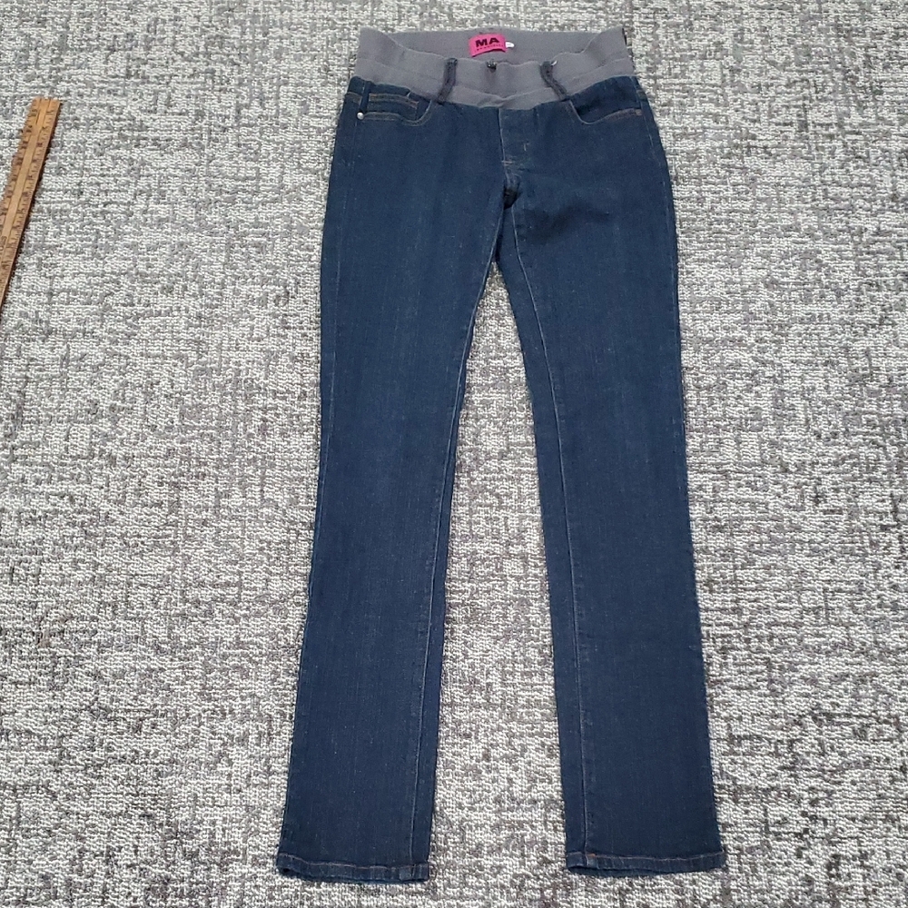 Gray and Blue Skinny Jeans with Sleek Silhouette